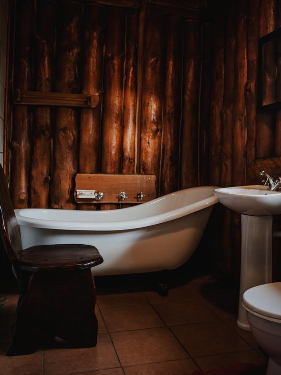 A Log Home At Buffalo Creek Buffeljagsrivier Bagian luar foto