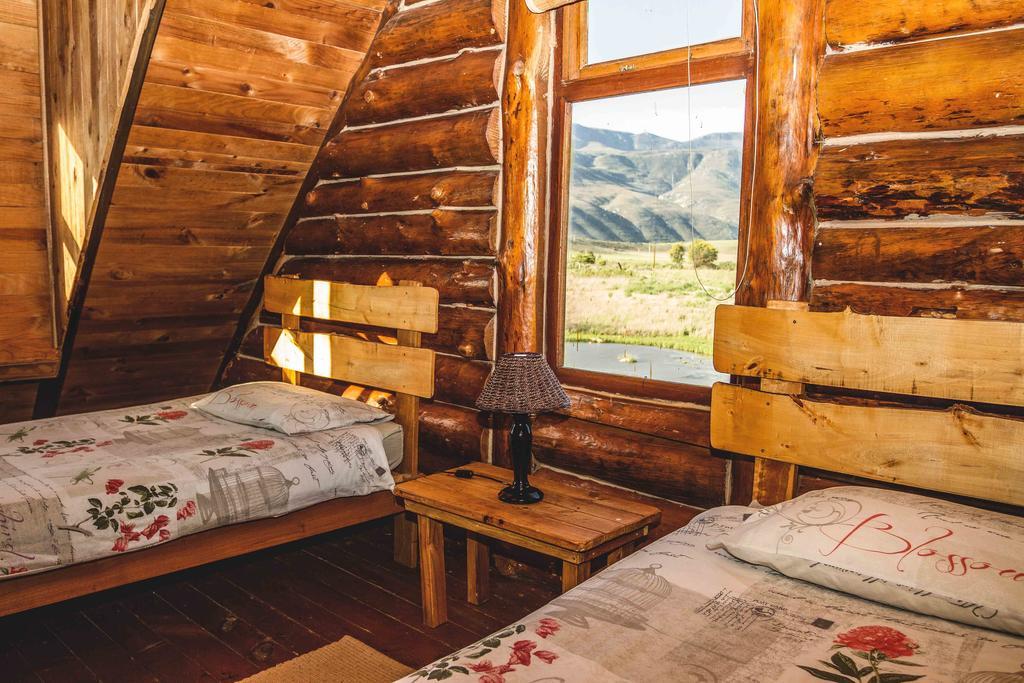 A Log Home At Buffalo Creek Buffeljagsrivier Bagian luar foto