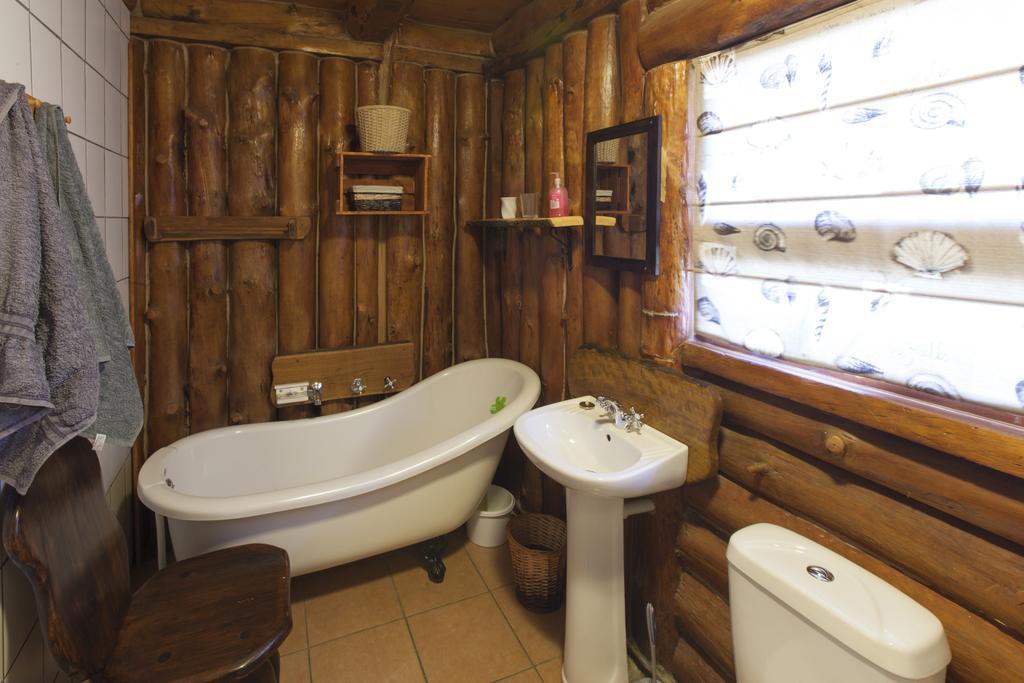 A Log Home At Buffalo Creek Buffeljagsrivier Bagian luar foto