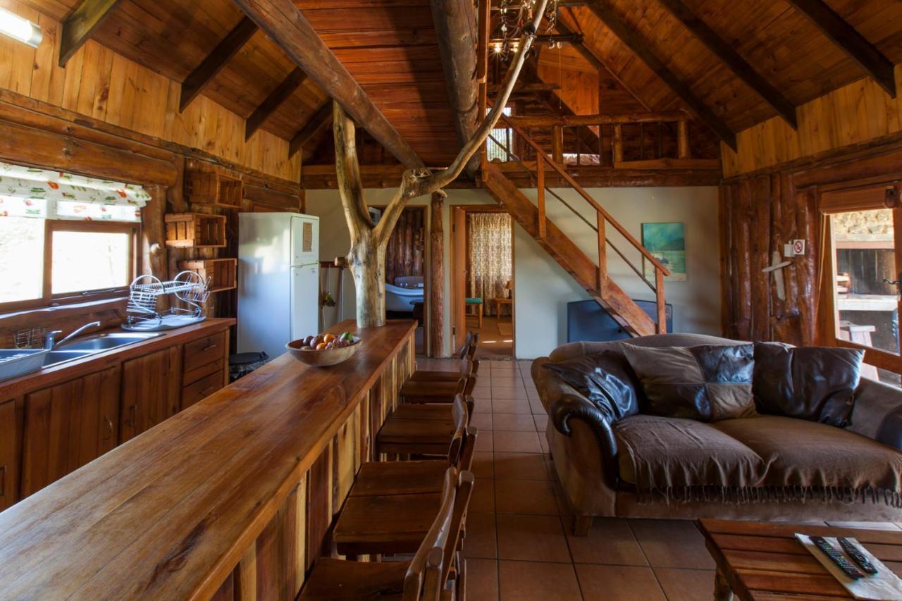 A Log Home At Buffalo Creek Buffeljagsrivier Bagian luar foto